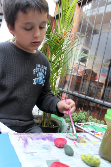 Kids can Share the Love with just Paint and Stones!  Check out this craft for kids!