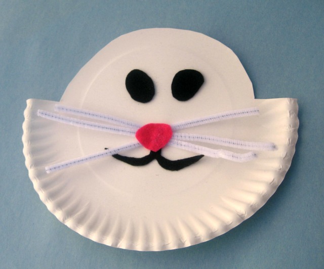 Here's an easy Easter craft for prechoolers {make an Easter bunny}