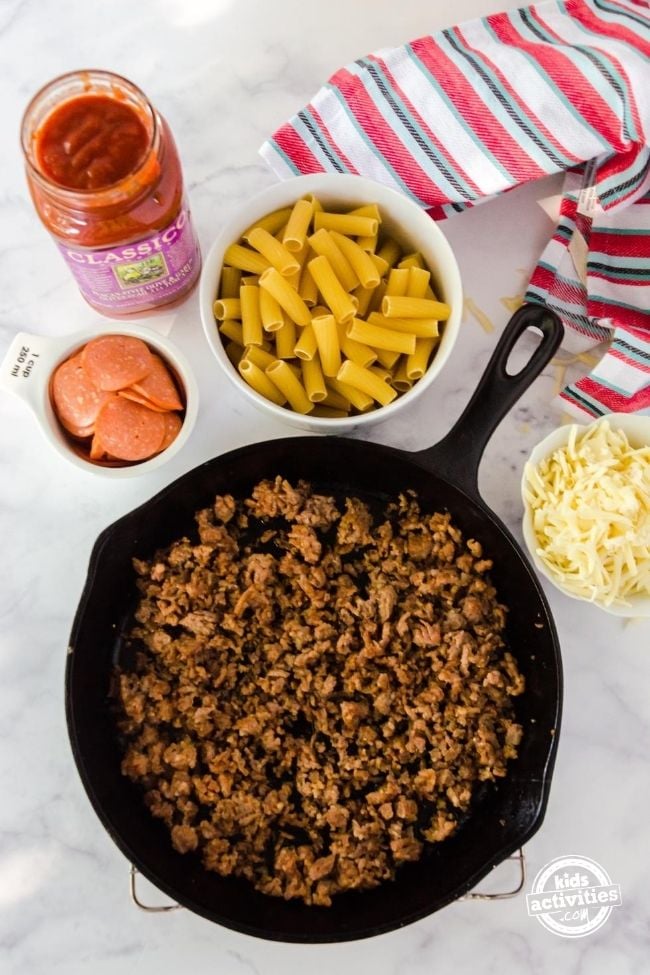 Easy One Pot Pizza Pasta Recipe is Easy Dinner with Kids Kids