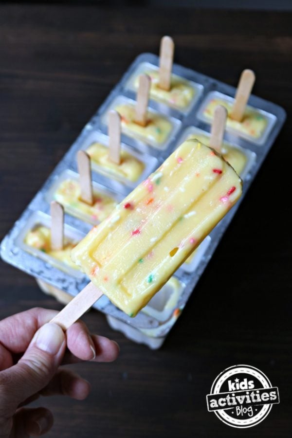 Super Easy Vanilla Pudding Pops Recipe with Sprinkles Kids Activities