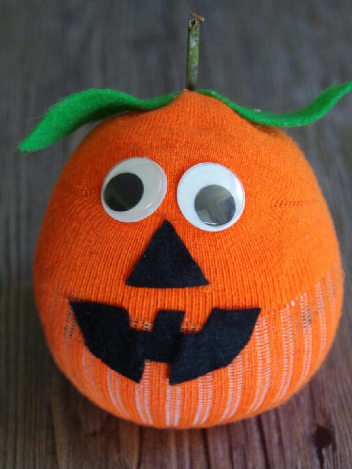 Pumpkin Activities- Pumpkin sock with googly eyes- Kids Activities Blog