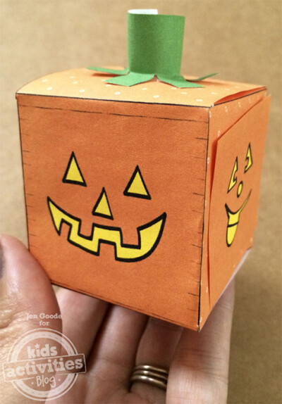 Easy Construction Paper Crafts for Kids • Kids Activities Blog