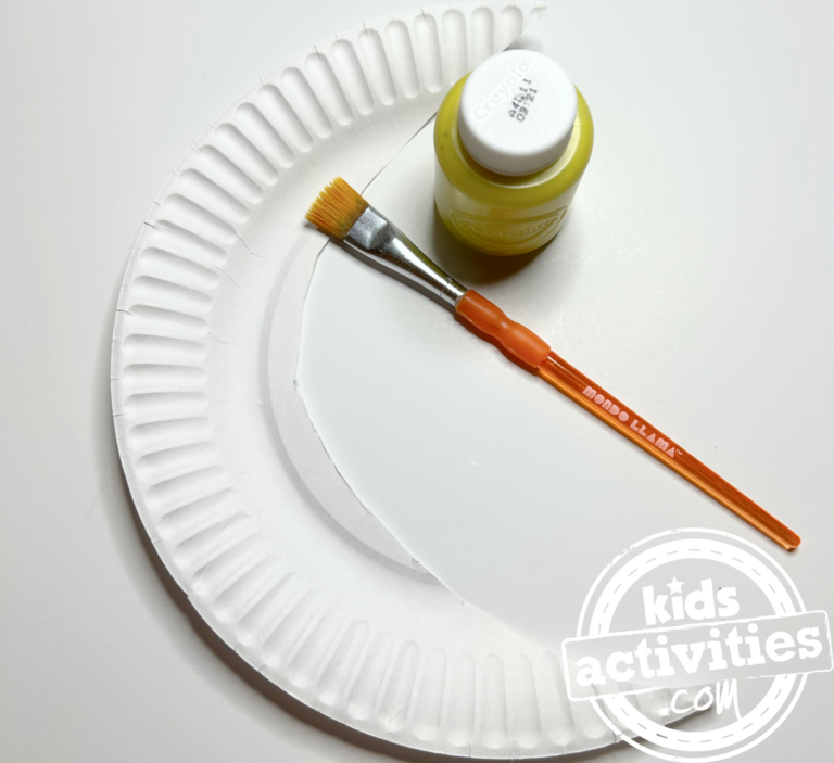 Super Easy Moon Paper Plate Craft | Kids Activities Blog