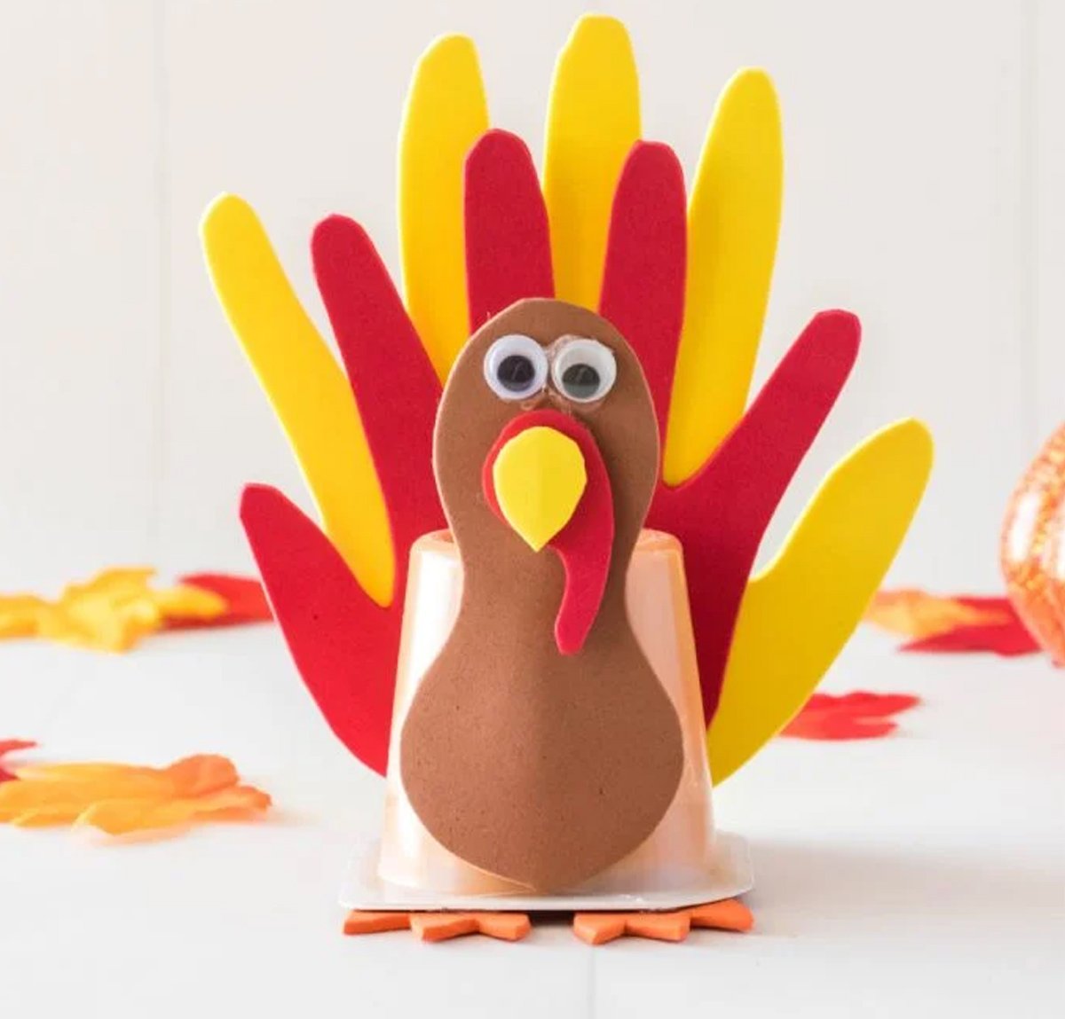 A turkey pudding cup craft made by kids.