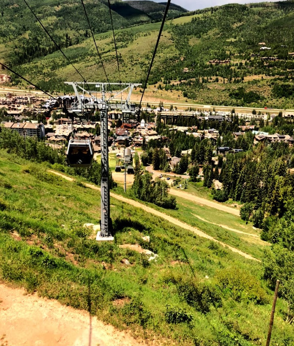 A picture of Vail Valley, in Colorado.