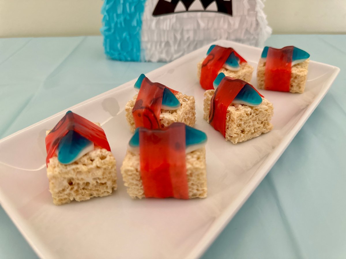 Shark Food- shark sushi with rice krispies, fruit roll up, and gummy sharks- kids activities blog