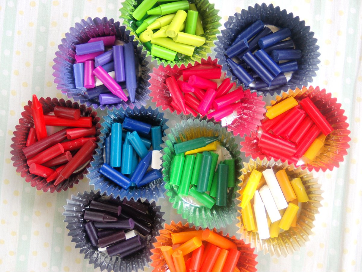 Twistable Crayons- crayons sorted by colors: black, orange, yellow, green, blue ,red, purple, pink, blue, green- kids activities blog