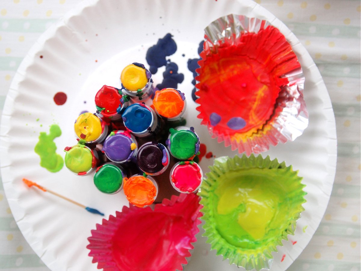 Twistable crayons- melted crayons in cupcake liners in glue containers- kids activities blog