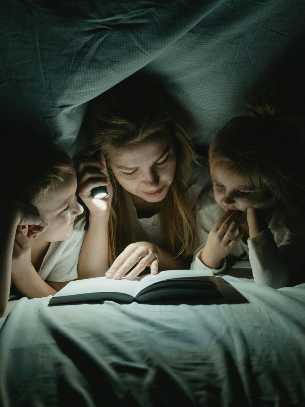 Halloween alternatives- read together under a blanket with mom and kids and flashlight- kids activities blog