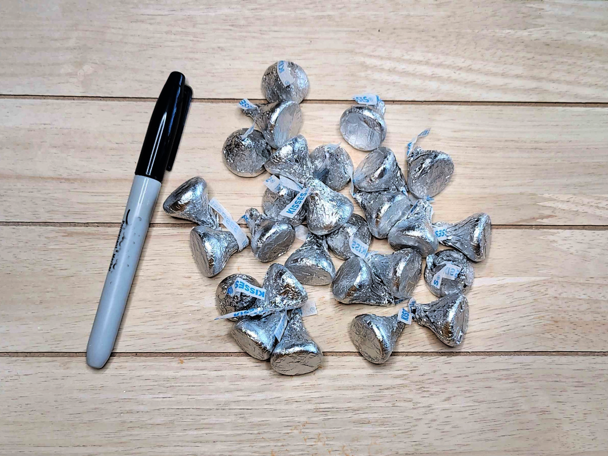 Memory Game supplies with hershey kisses and permanent marker- kids activities blog