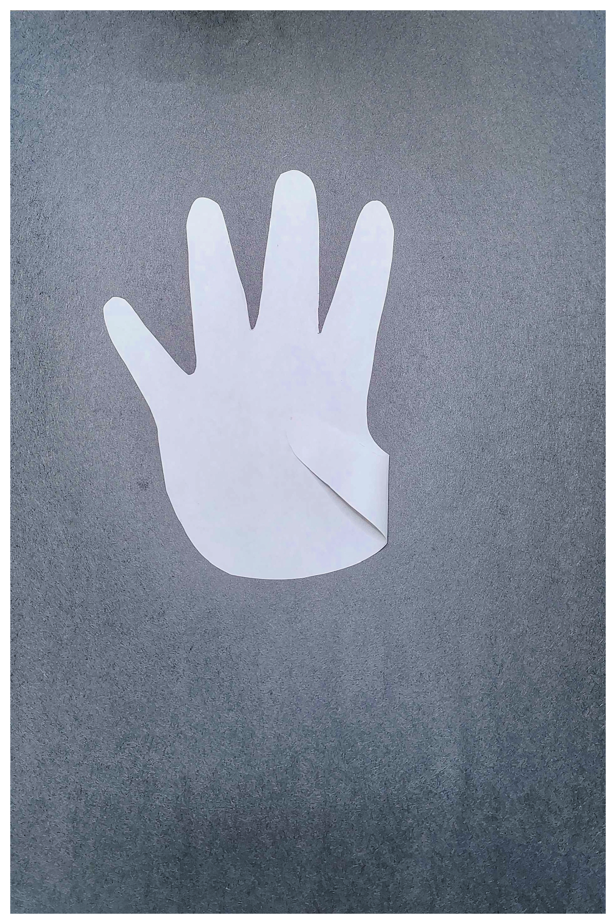 4th of July Craft- Step 3- Glue thumb to palm-Kids Activities Blog